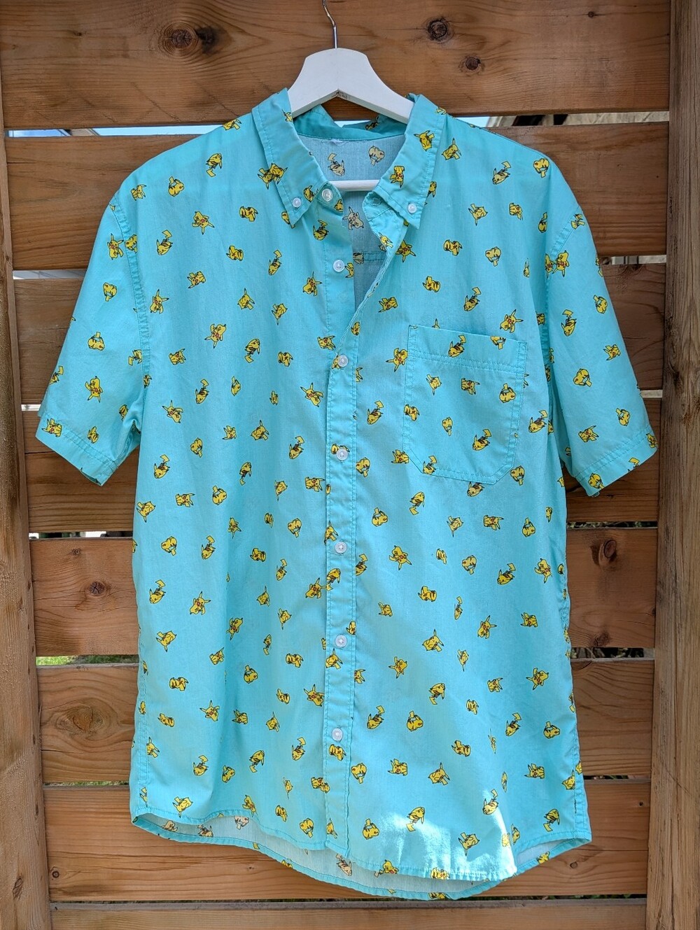Pokemon Pikachu Button Down Shirt Mens Medium Cartoon Vacation Summer Nintendo